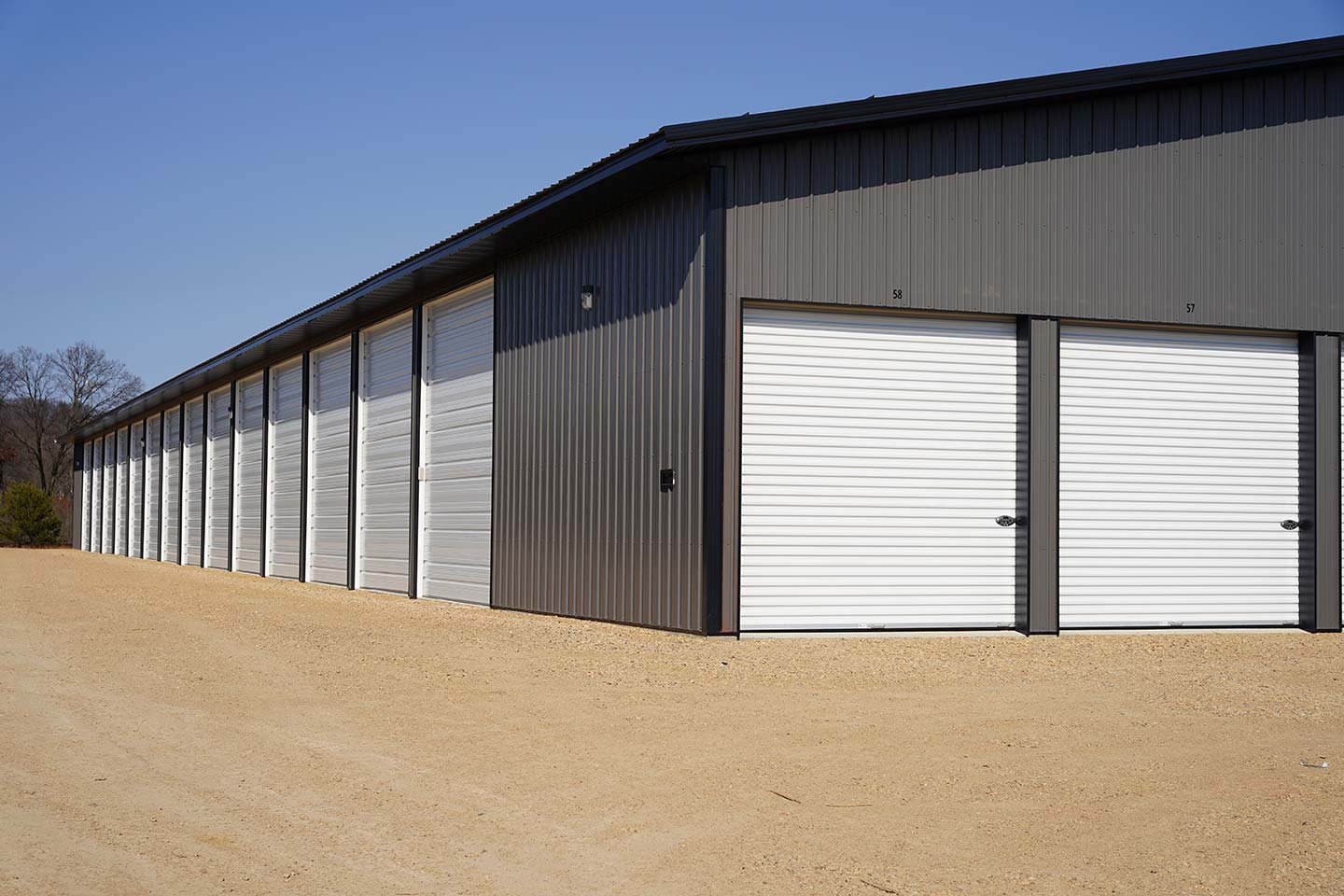 80×120 commercial storage — Brandon, MB