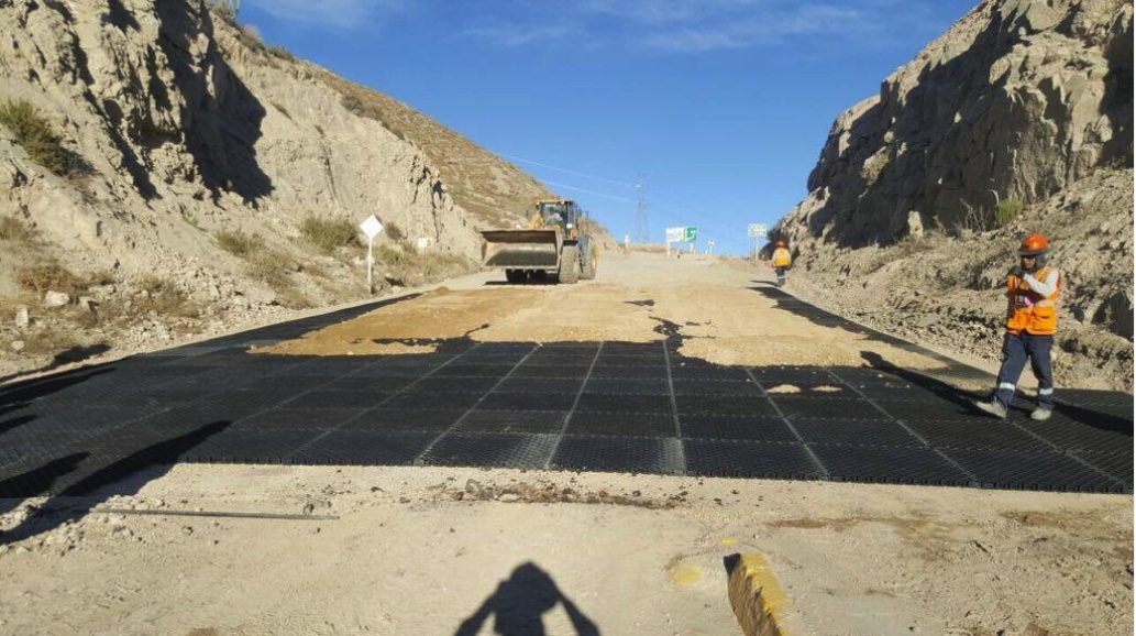 MAXABASE grid base laid along a roadway cut